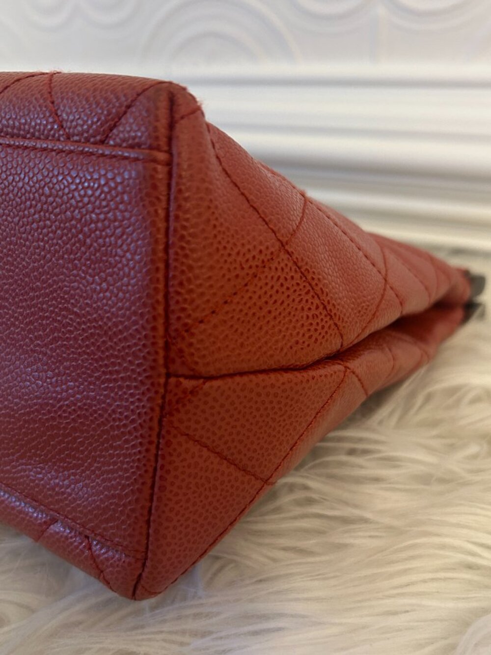 CHANEL Wood Handle Tote in Red Caviar - Picture 9 of 17